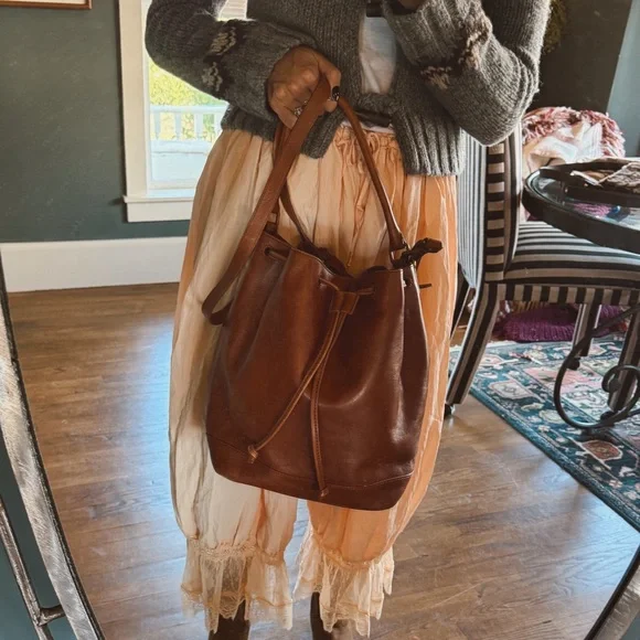 Madewell Lafayette Bucket Bag Brown English Saddle Leather crossbody Tote Purse - Picture 3 of 14